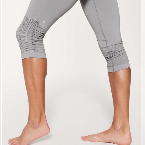 RARE LULULEMON- Sage Green- Sz 6- TARYN TOOMEY- Awakening Cropped Legging 17” - Picture 4 of 9